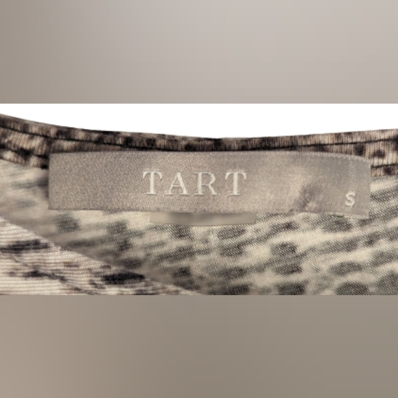 EUC TART black white grey gradient deep V neck long sleeve top back cut out - Picture 3 of 12